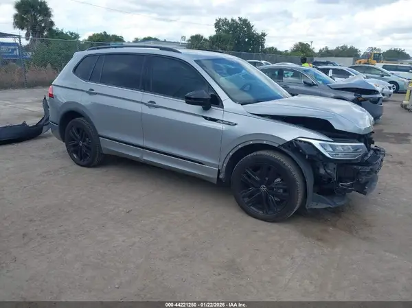 3VVCB7AX9NM077922 2022 VOLKSWAGEN TIGUAN - Image 1