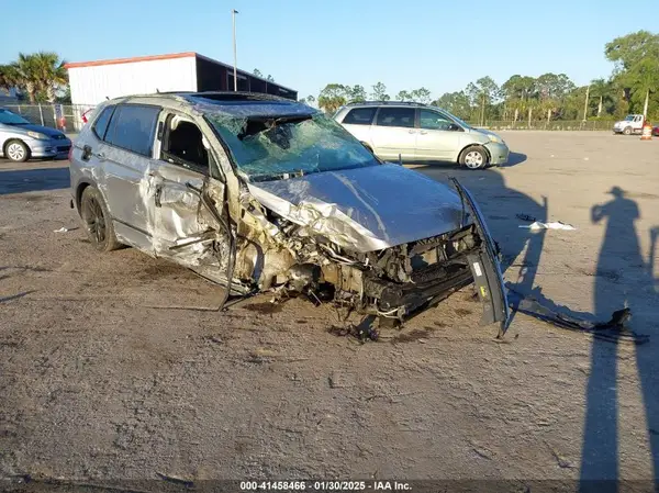 3VVCB7AX9NM165109 2022 VOLKSWAGEN TIGUAN - Image 1