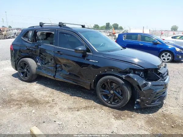 3VVCB7AXXPM129898 2023 VOLKSWAGEN TIGUAN - Image 1