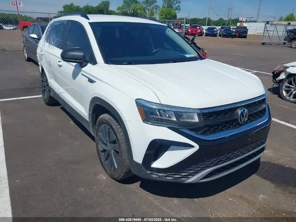 3VVCX7B22NM016061 2022 VOLKSWAGEN TAOS - Image 1