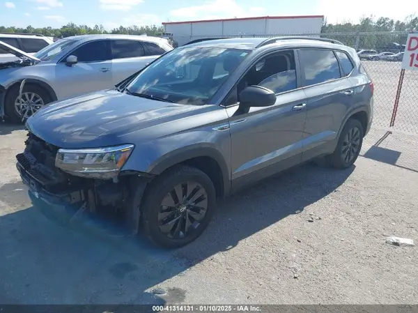3VVCX7B22NM028047 2022 VOLKSWAGEN TAOS - Image 2