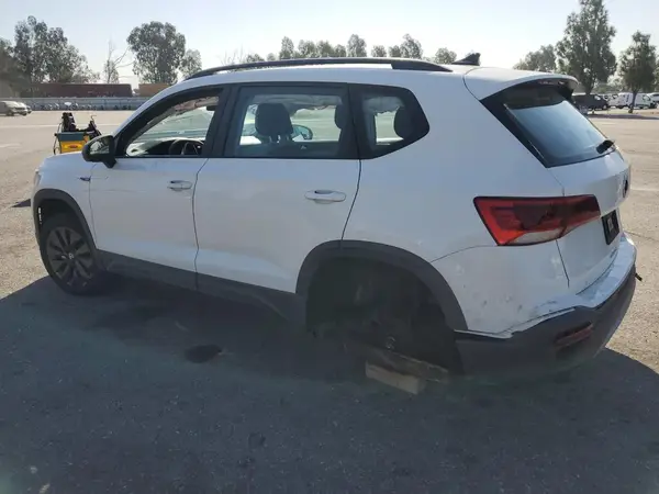 3VVCX7B22NM089477 2022 VOLKSWAGEN TAOS - Image 2