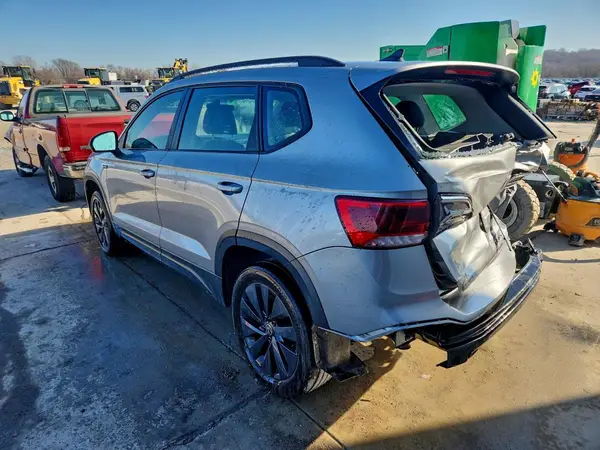 3VVCX7B22PM372626 2023 VOLKSWAGEN TAOS - Image 2