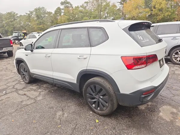 3VVCX7B23NM048677 2022 VOLKSWAGEN TAOS - Image 2