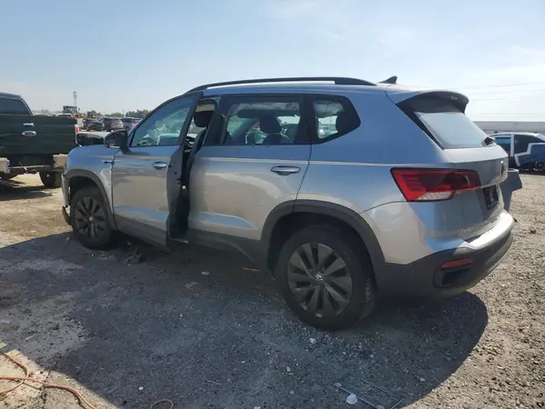 3VVCX7B24NM047716 2022 VOLKSWAGEN TAOS - Image 2