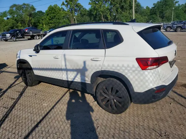 3VVCX7B26NM049368 2022 VOLKSWAGEN TAOS - Image 2