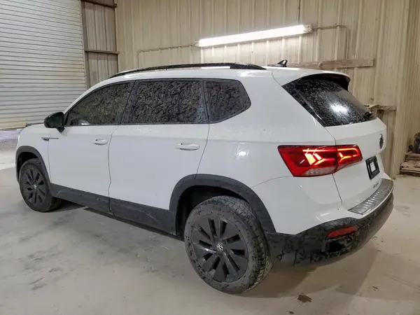 3VVCX7B26NM065697 2022 VOLKSWAGEN TAOS - Image 2