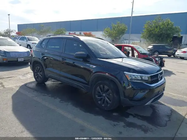3VVCX7B28NM065877 2022 VOLKSWAGEN TAOS - Image 1