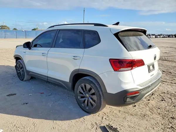 3VVCX7B28NM066561 2022 VOLKSWAGEN TAOS - Image 2