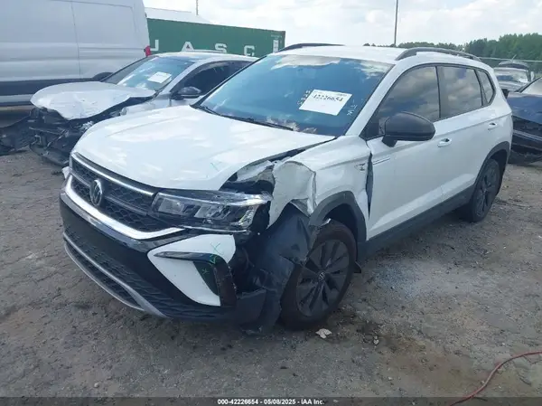 3VVCX7B28NM070352 2022 VOLKSWAGEN TAOS - Image 2