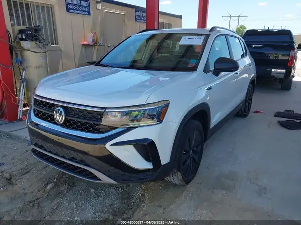 3VVCX7B28NM097129 2022 VOLKSWAGEN TAOS - Image 2