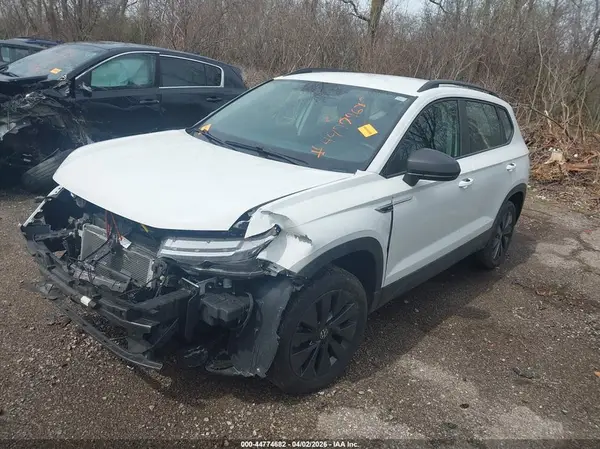 3VVCX7B28PM366779 2023 VOLKSWAGEN TAOS - Image 2