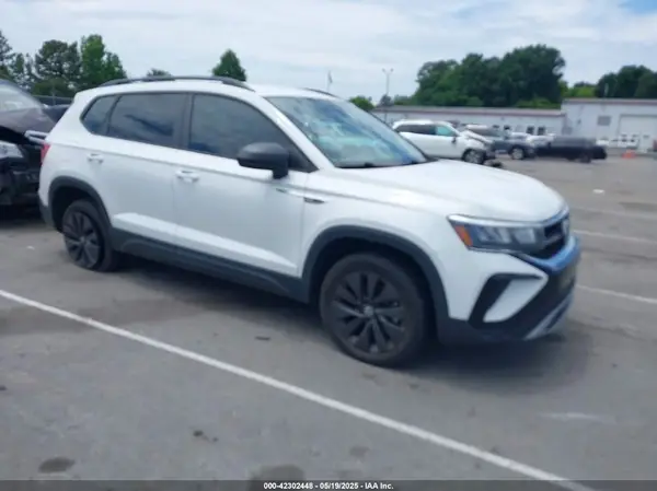 3VVCX7B2XNM018415 2022 VOLKSWAGEN TAOS - Image 1