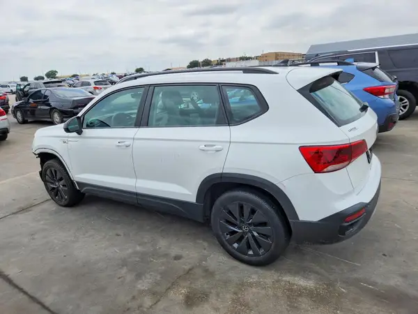 3VVCX7B2XNM099609 2022 VOLKSWAGEN TAOS - Image 2