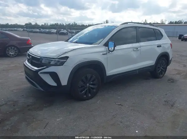 3VVCX7B2XPM304428 2023 VOLKSWAGEN TAOS - Image 2