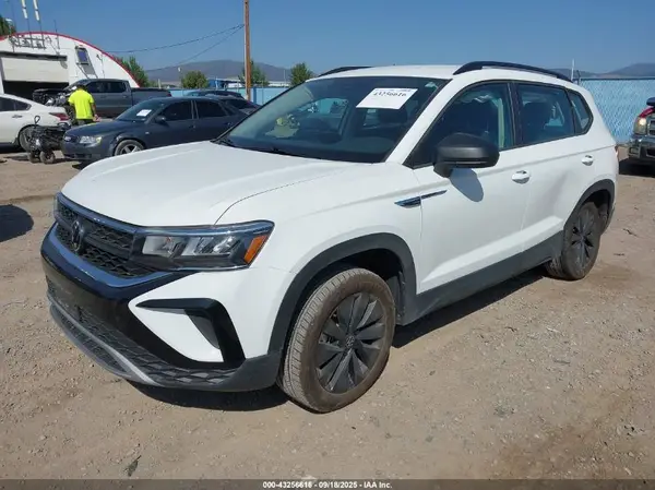 3VVCX7B2XPM381316 2023 VOLKSWAGEN TAOS - Image 2