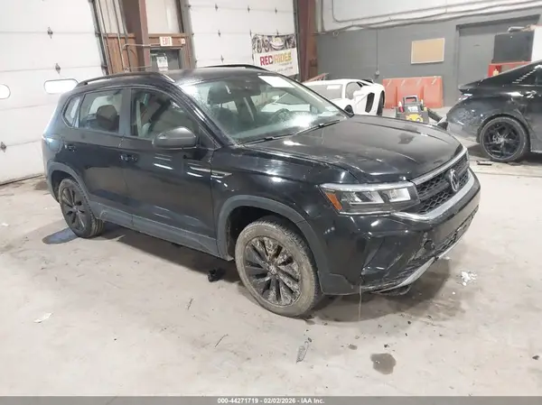 3VVDX7B20NM004947 2022 VOLKSWAGEN TAOS - Image 1