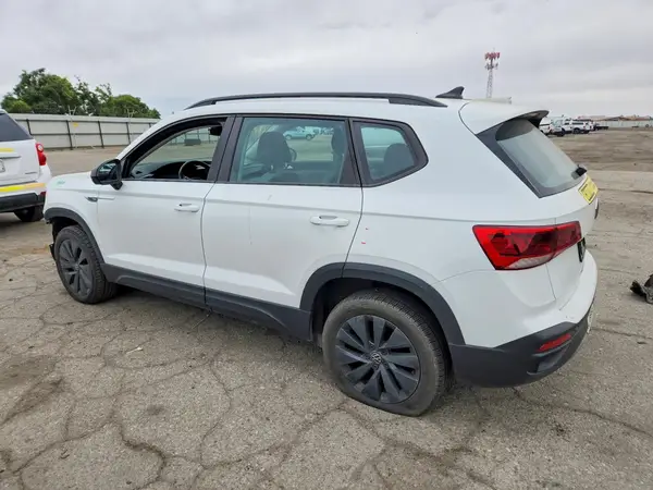 3VVDX7B20PM323140 2023 VOLKSWAGEN TAOS - Image 2