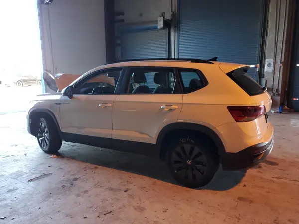 3VVDX7B20PM355795 2023 VOLKSWAGEN TAOS - Image 2