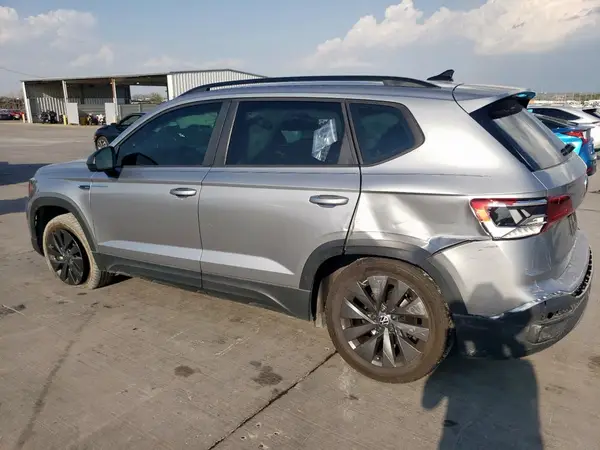 3VVDX7B22PM381573 2023 VOLKSWAGEN TAOS - Image 2