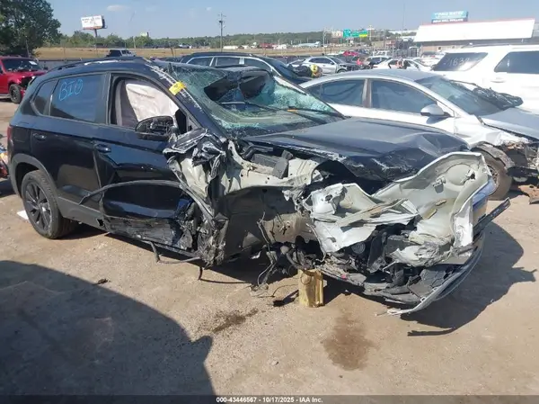 3VVDX7B23NM049557 2022 VOLKSWAGEN TAOS - Image 1
