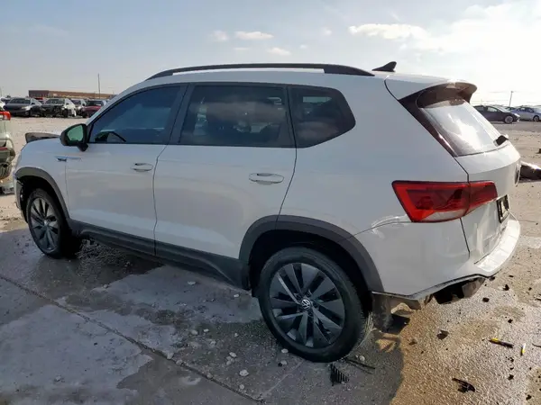 3VVDX7B26NM058527 2022 VOLKSWAGEN TAOS - Image 2