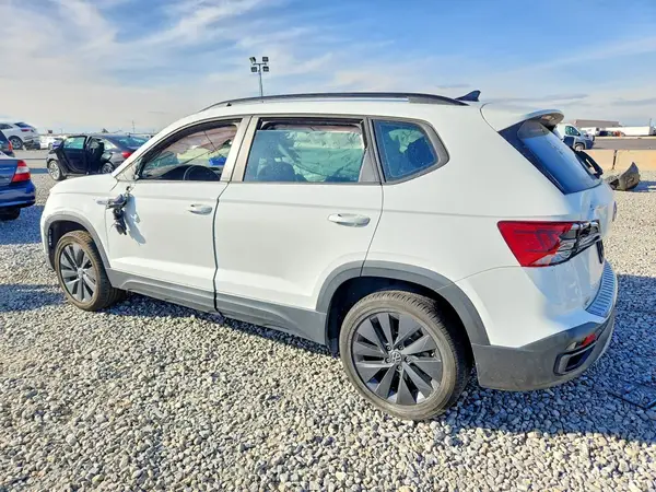 3VVDX7B27NM005206 2022 VOLKSWAGEN TAOS - Image 2