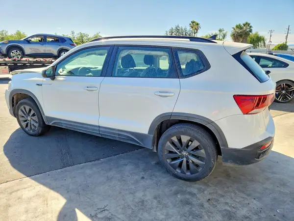 3VVDX7B27PM321921 2023 VOLKSWAGEN TAOS - Image 2