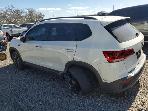 3VVDX7B2XNM046882 2022 VOLKSWAGEN TAOS - Image 2