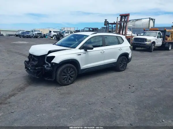 3VVDX7B2XPM325560 2023 VOLKSWAGEN TAOS - Image 2