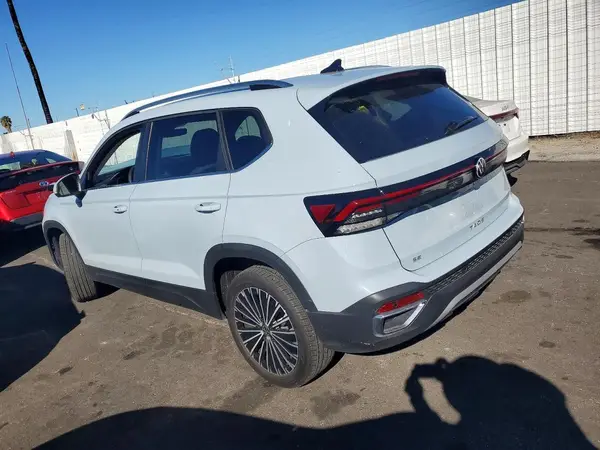 3VVEC7B26SM032635 2025 VOLKSWAGEN TAOS - Image 2