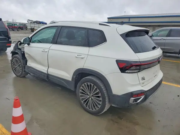 3VVEC7B27SM044633 2025 VOLKSWAGEN TAOS - Image 2