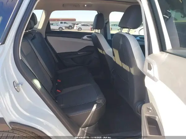 3VVEC7B27SM047001 2025 VOLKSWAGEN TAOS - Image 8