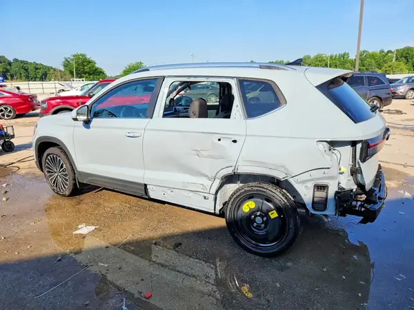 3VVEC7B28SM089242 2025 VOLKSWAGEN TAOS - Image 2