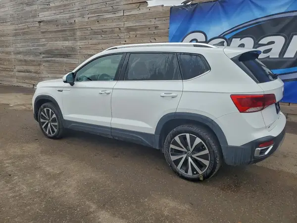 3VVEX7B20PM305726 2023 VOLKSWAGEN TAOS - Image 2