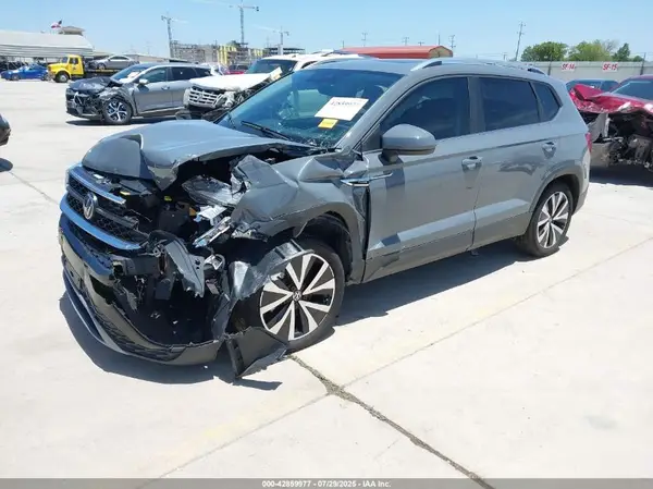 2024 VOLKSWAGEN TAOS IAAI lot 42859977 auction photo 2