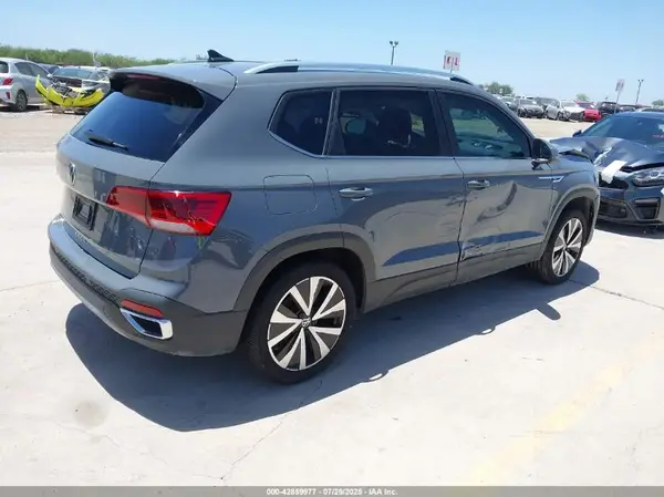 2024 VOLKSWAGEN TAOS IAAI lot 42859977 auction photo 4