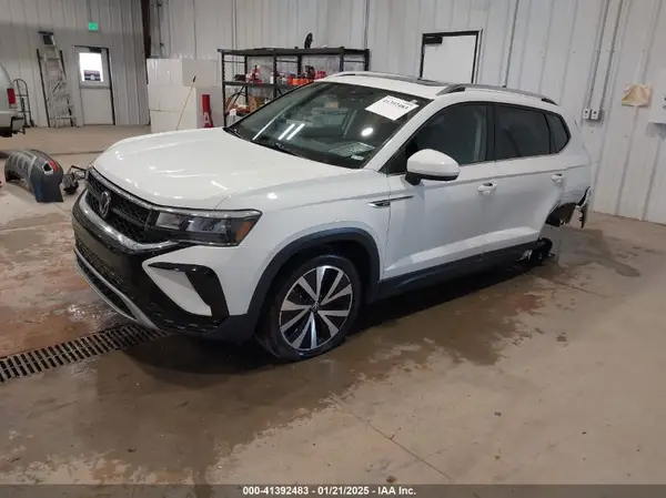 3VVEX7B22PM365944 2023 VOLKSWAGEN TAOS - Image 2