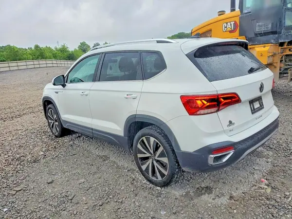 3VVEX7B23RM065770 2024 VOLKSWAGEN TAOS - Image 2
