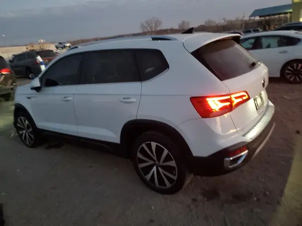 3VVEX7B24RM055510 2024 VOLKSWAGEN TAOS - Image 2