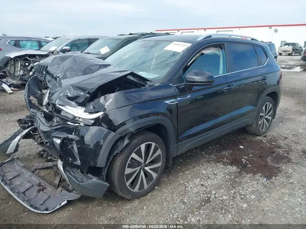 3VVEX7B24RM058102 2024 VOLKSWAGEN TAOS - Image 2