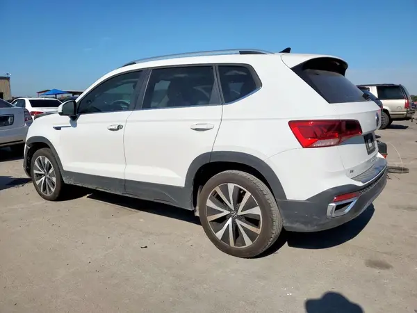 3VVEX7B24RM065972 2024 VOLKSWAGEN TAOS - Image 2