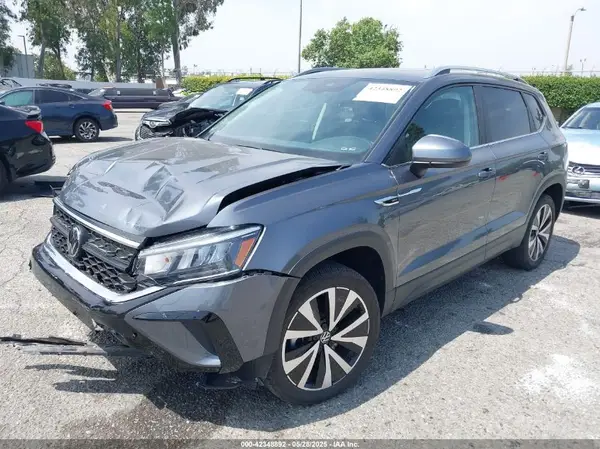 3VVEX7B25RM001925 2024 VOLKSWAGEN TAOS - Image 2
