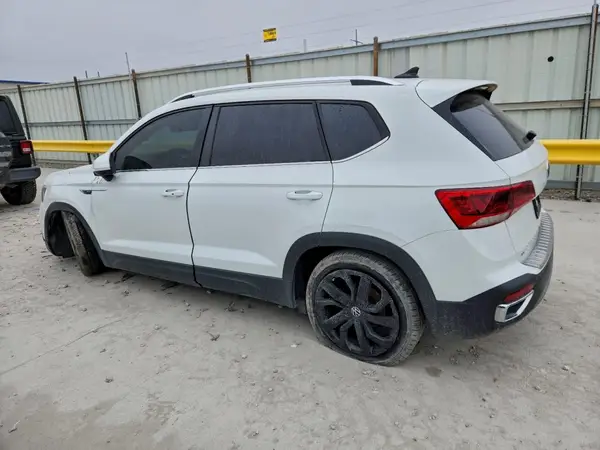 3VVEX7B26PM351724 2023 VOLKSWAGEN TAOS - Image 2