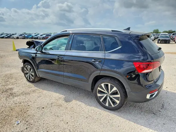 3VVEX7B26PM381581 2023 VOLKSWAGEN TAOS - Image 2