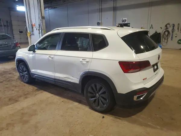 3VVEX7B29RM033518 2024 VOLKSWAGEN TAOS - Image 2