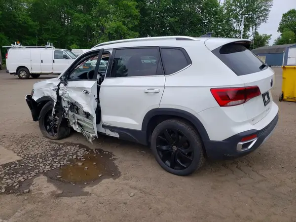 3VVEX7B29RM065370 2024 VOLKSWAGEN TAOS - Image 2