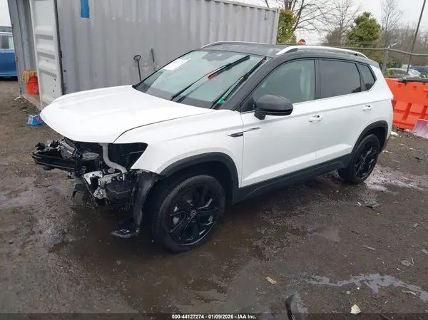 3VVEX7B29RM107438 2024 VOLKSWAGEN TAOS - Image 2