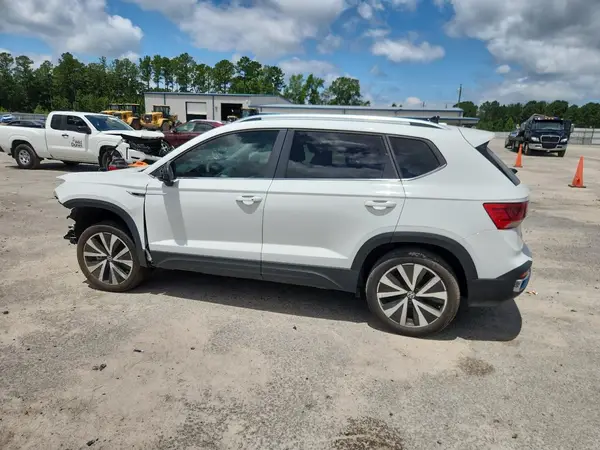 3VVEX7B2XRM029252 2024 VOLKSWAGEN TAOS - Image 2