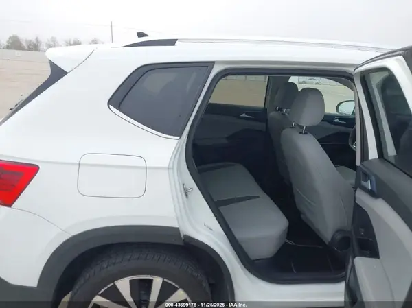 3VVEX7B2XRM060176 2024 VOLKSWAGEN TAOS - Image 8